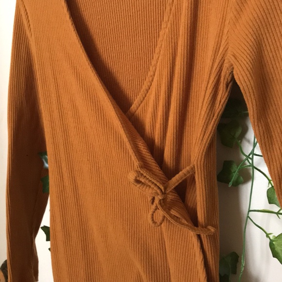 Top - Picture 2 of 3